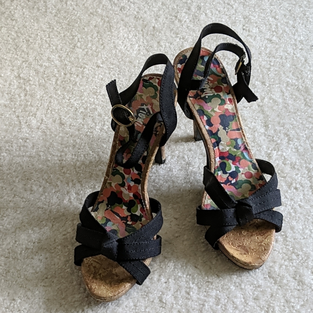 Fioni Black Heels